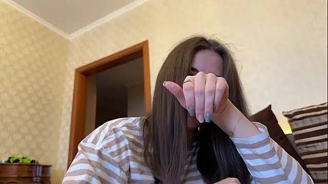 Snapshot of AmiCumOn chatting on 02.10.25 AmiCumOn online show from 02.10.25