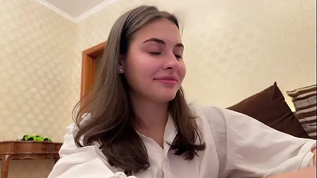 Snapshot of AmiCumOn chatting on 02.20.25 AmiCumOn online show from 02.20.25