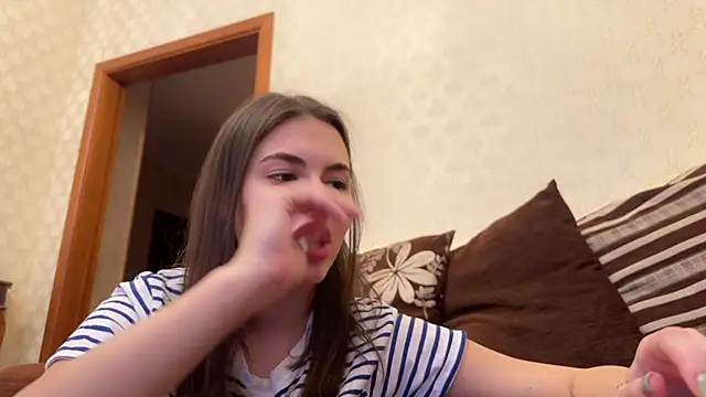 Snapshot of AmiCumOn chatting on 03.11.25 AmiCumOn online show from 03.11.25