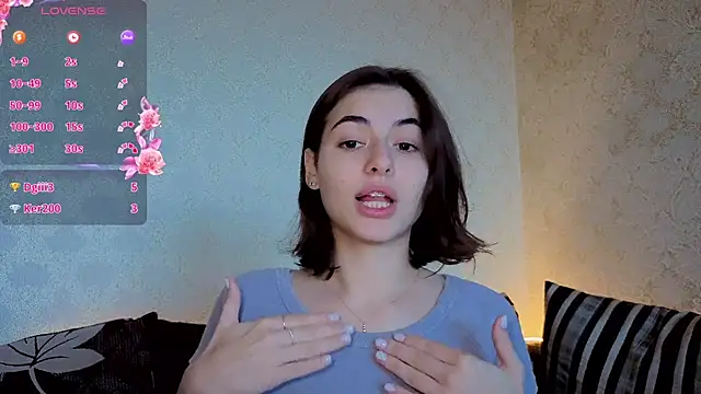 Snapshot of AmiCumOn chatting on 09.17.25 AmiCumOn online show from 09.17.25