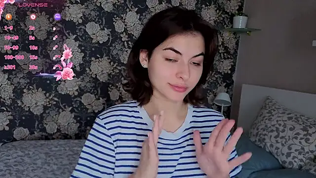 Snapshot of AmiCumOn chatting on 09.20.25 AmiCumOn online show from 09.20.25