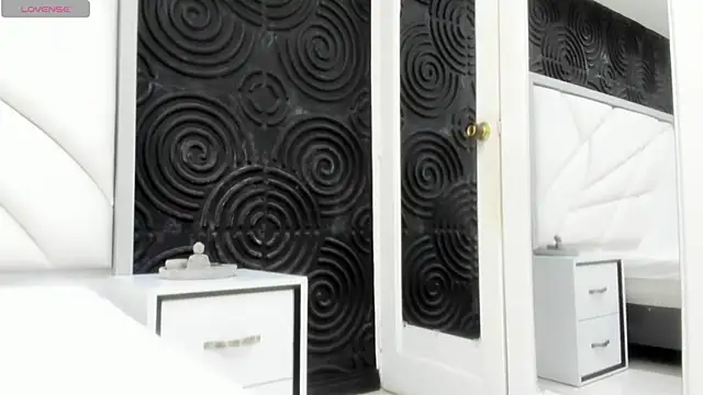 AbigailWilliams  online show from 11.17.25