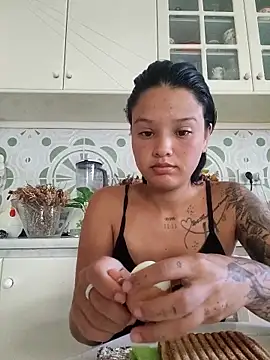 Snapshot of LorenRosse chatting on 09.10.25 LorenRosse online show from 09.10.25