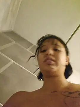 Snapshot of LorenRosse chatting on 10.28.25 LorenRosse online show from 10.28.25