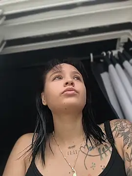 Snapshot of LorenRosse chatting on 07.19.26 LorenRosse online show from 07.19.26