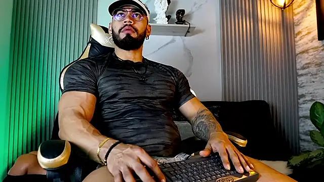 Snapshot of jaxon_colton chatting on 12.05.25 jaxon colton online show from 12.05.25