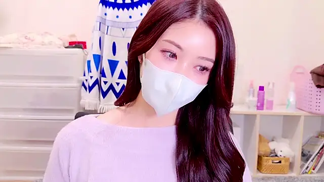 Snapshot of oxo_yuna_oxo chatting on 12.10.24 oxo yuna oxo online show from 12.10.24