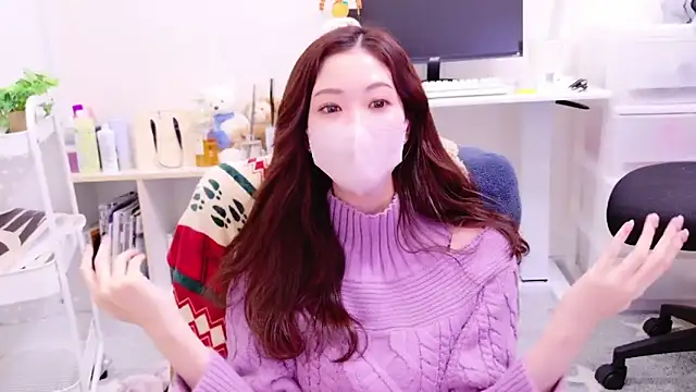 Snapshot of oxo_yuna_oxo chatting on 12.30.24 oxo yuna oxo online show from 12.30.24