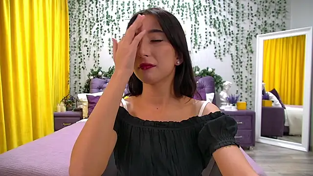 Snapshot of NicoleLimp chatting on 12.11.24 NicoleLimp online show from 12.11.24