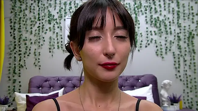 Snapshot of NicoleLimp chatting on 02.17.25 NicoleLimp online show from 02.17.25