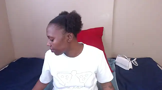 Snapshot of YourDreamLady22 chatting on 12.21.24 YourDreamLady22 online show from 12.21.24