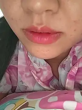 Snapshot of girldam95 chatting on 12.15.25 girldam95 online show from 12.15.25