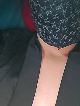 Snapshot of girldam95 chatting on 12.15.25 girldam95 online show from 12.15.25