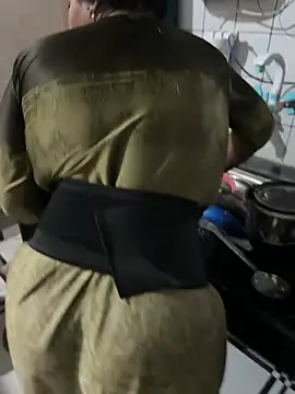 xyztopbeing online show from 01.03.25