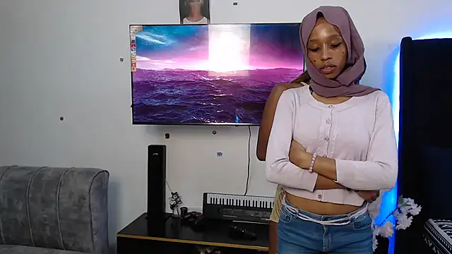 Snapshot of Zuri- chatting on 11.24.25 Zuri- online show from 11.24.25