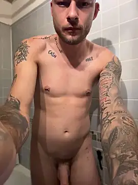 Snapshot of hottwoboys chatting on 06.18.26 hottwoboys online show from 06.18.26