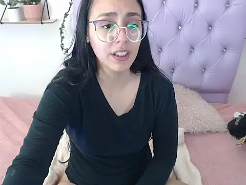 Snapshot of Freyja_01 chatting on 09.14.25 Freyja 01 online show from 09.14.25