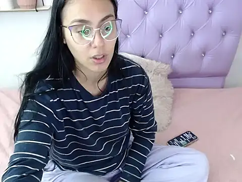 Snapshot of Freyja_01 chatting on 10.05.25 Freyja 01 online show from 10.05.25