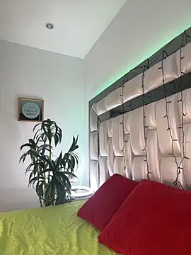 Snapshot of _ISABELLA_HOT_ chatting on 11.05.25 ISABELLA HOT online show from 11.05.25