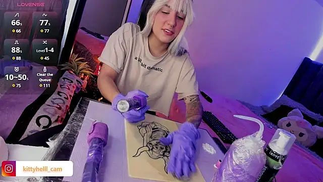 Snapshot of Alice_woodville chatting on 03.07.25 Alice woodville online show from 03.07.25