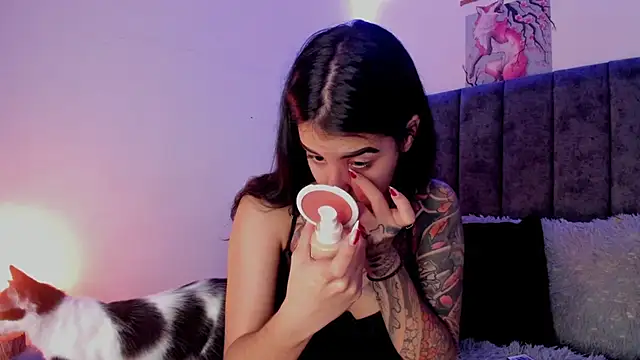 Snapshot of Alice_woodville chatting on 03.17.25 Alice woodville online show from 03.17.25