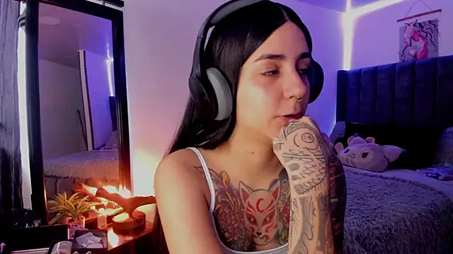 Snapshot of Alice_woodville chatting on 03.21.25 Alice woodville online show from 03.21.25