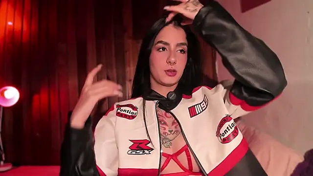 Snapshot of Alice_woodville chatting on 11.10.25 Alice woodville online show from 11.10.25