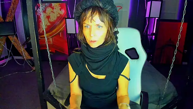 Snapshot of Elizabe_th chatting on 01.19.25 Elizabe th online show from 01.19.25