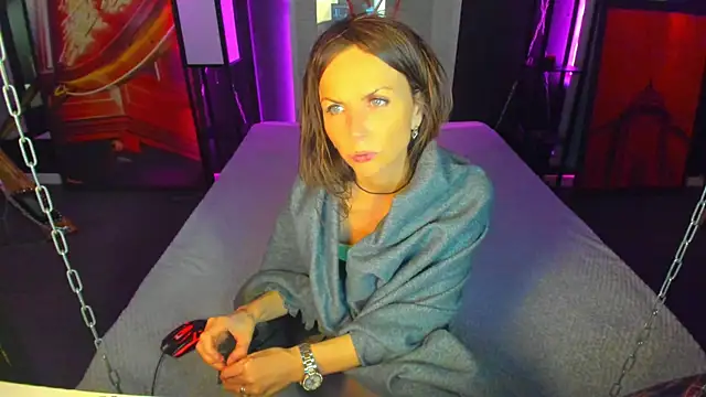 Snapshot of Elizabe_th chatting on 03.10.25 Elizabe th online show from 03.10.25