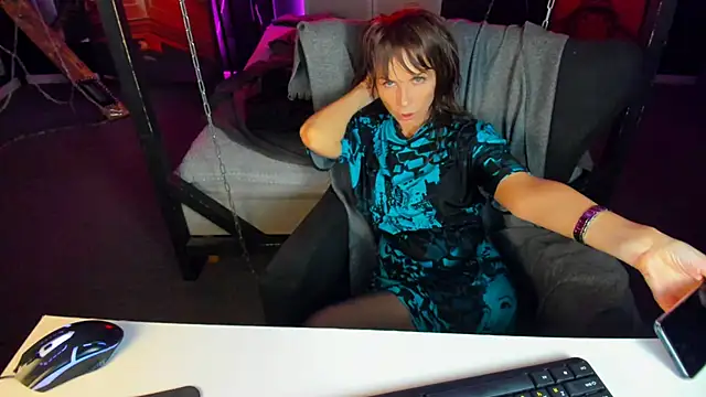 Snapshot of Elizabe_th chatting on 03.16.25 Elizabe th online show from 03.16.25