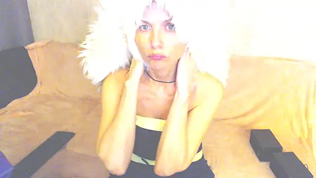 Snapshot of Elizabe_th chatting on 09.11.25 Elizabe th online show from 09.11.25