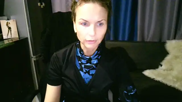 Snapshot of Elizabe_th chatting on 10.15.25 Elizabe th online show from 10.15.25