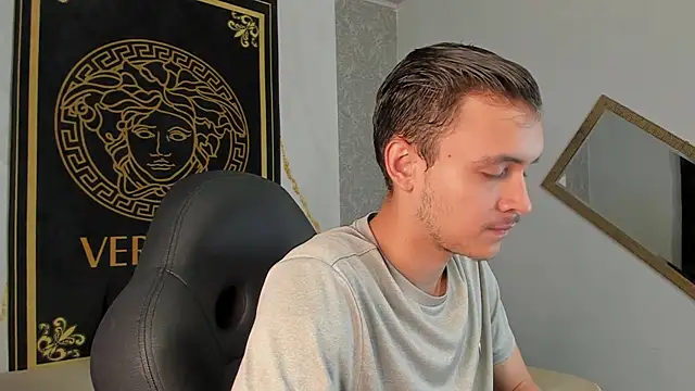 Desmon Clark online show from 01.12.25