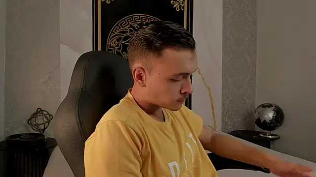 Desmon Clark online show from 02.20.25