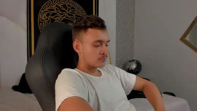 Desmon Clark online show from 02.24.25