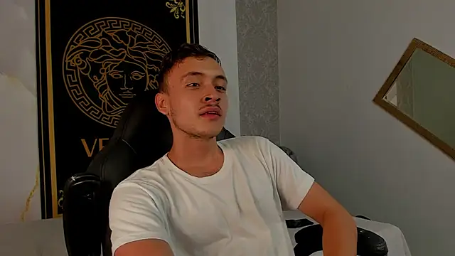 Desmon Clark online show from 03.02.25