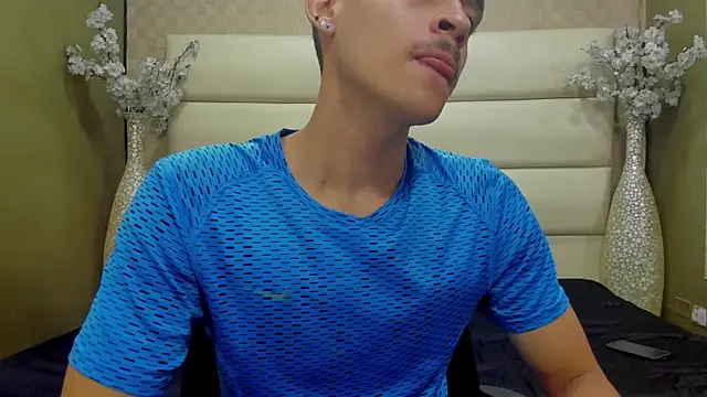 Desmon Clark online show from 03.11.25