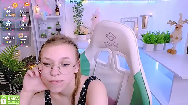 LayriantaVee online show from 03.19.25