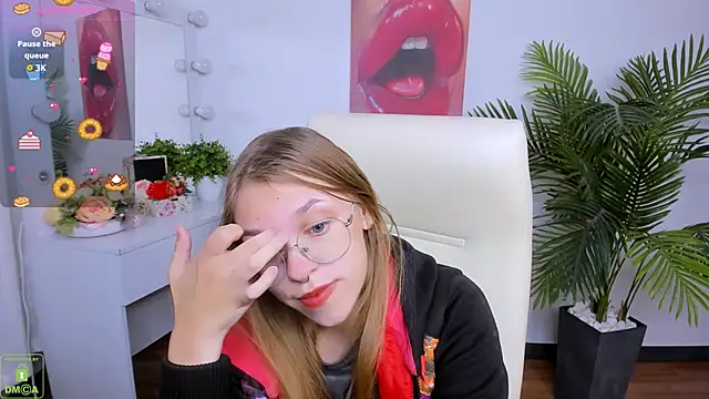 LayriantaVee online show from 09.28.25