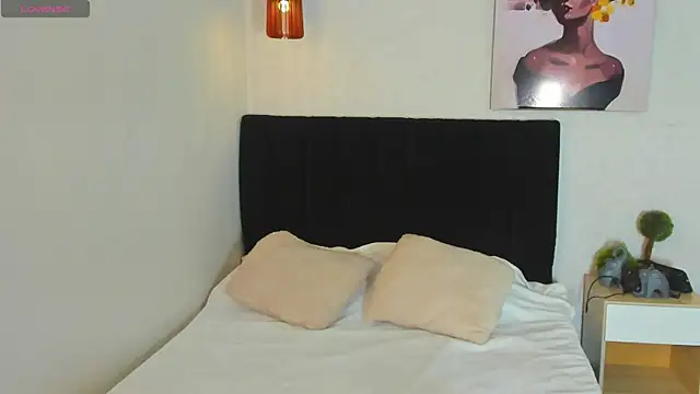 Snapshot of Scarlett__bell chatting on 09.17.25 Scarlett bell online show from 09.17.25