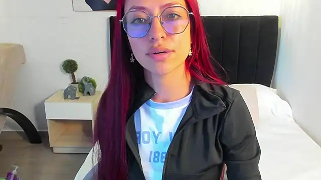 Snapshot of Scarlett__bell chatting on 09.19.25 Scarlett bell online show from 09.19.25