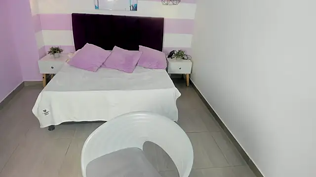 Scarlett  bell online show from 11.14.25