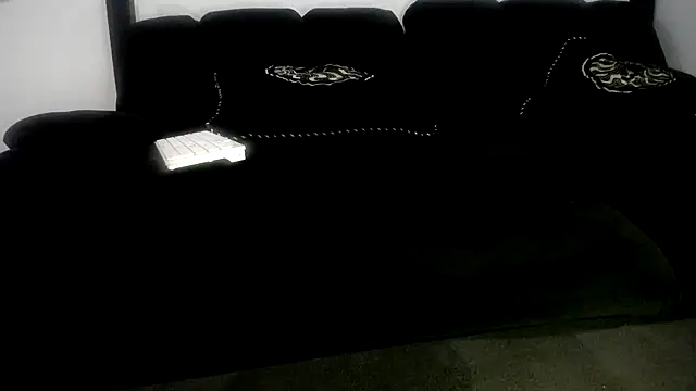 Niquitasparkles online show from 11.24.25