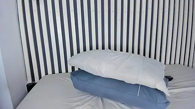 Snapshot of shysweets chatting on 02.09.25 shysweets online show from 02.09.25