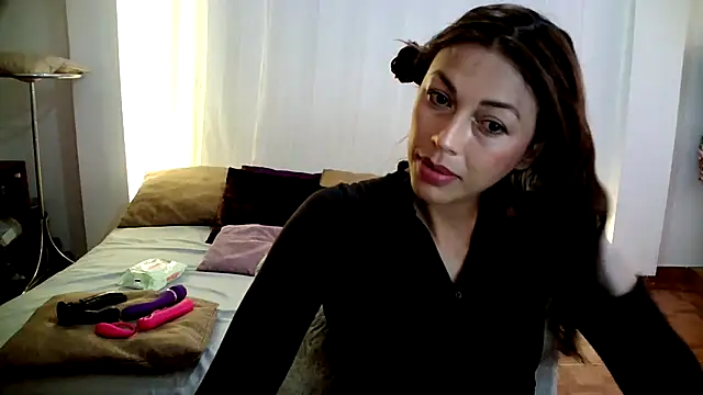 Hanna Charming online show from 12.15.25