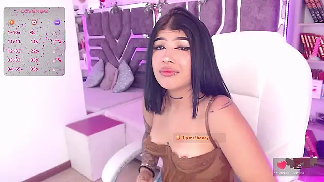 AliceWalker 11 online show from 03.20.25