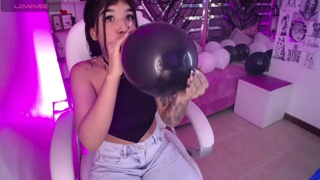 AliceWalker 11 online show from 10.17.25