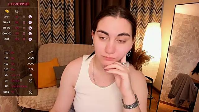 hannacheekss  online show from 02.14.25