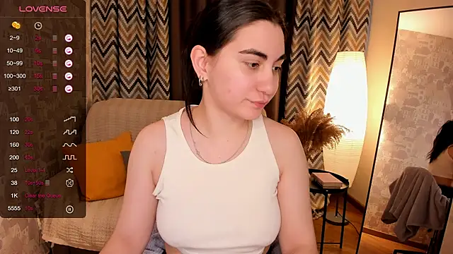 hannacheekss  online show from 02.15.25