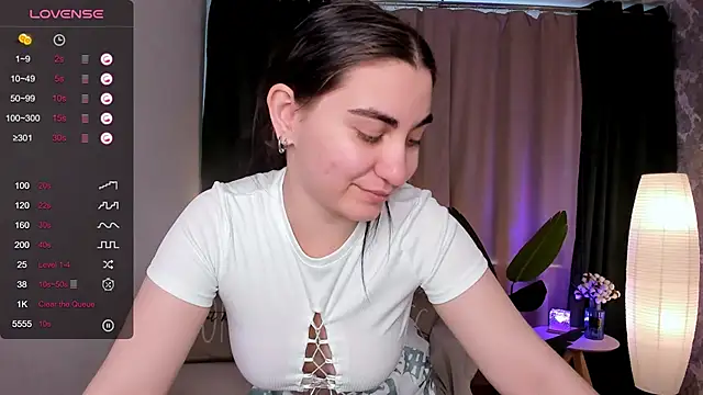 hannacheekss  online show from 02.19.25